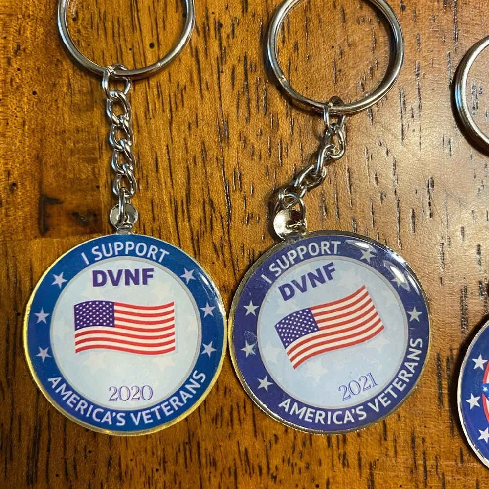 5 keychains, 3 disabled veterans, 1 American flag, 1 Purple Heart foundation - Picture 2 of 8
